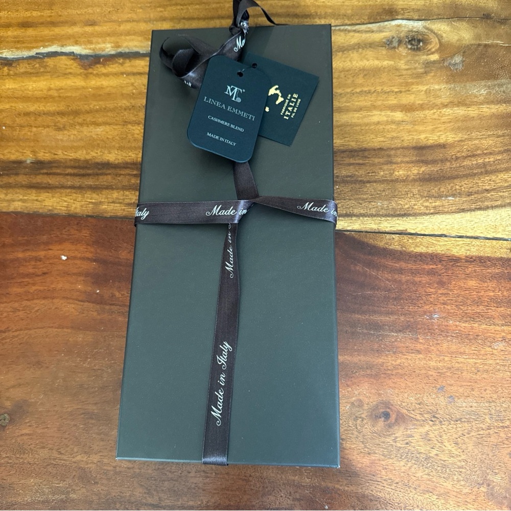 LINEA EMMETI Made in Italy 80% Wool 20% Cashmere  30x180cm  Gift Box scarf